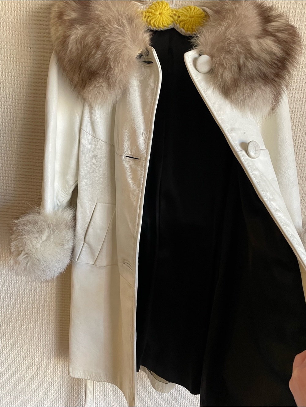 Women's White Leather Coat with Fur Trim - Picture 6 of 6